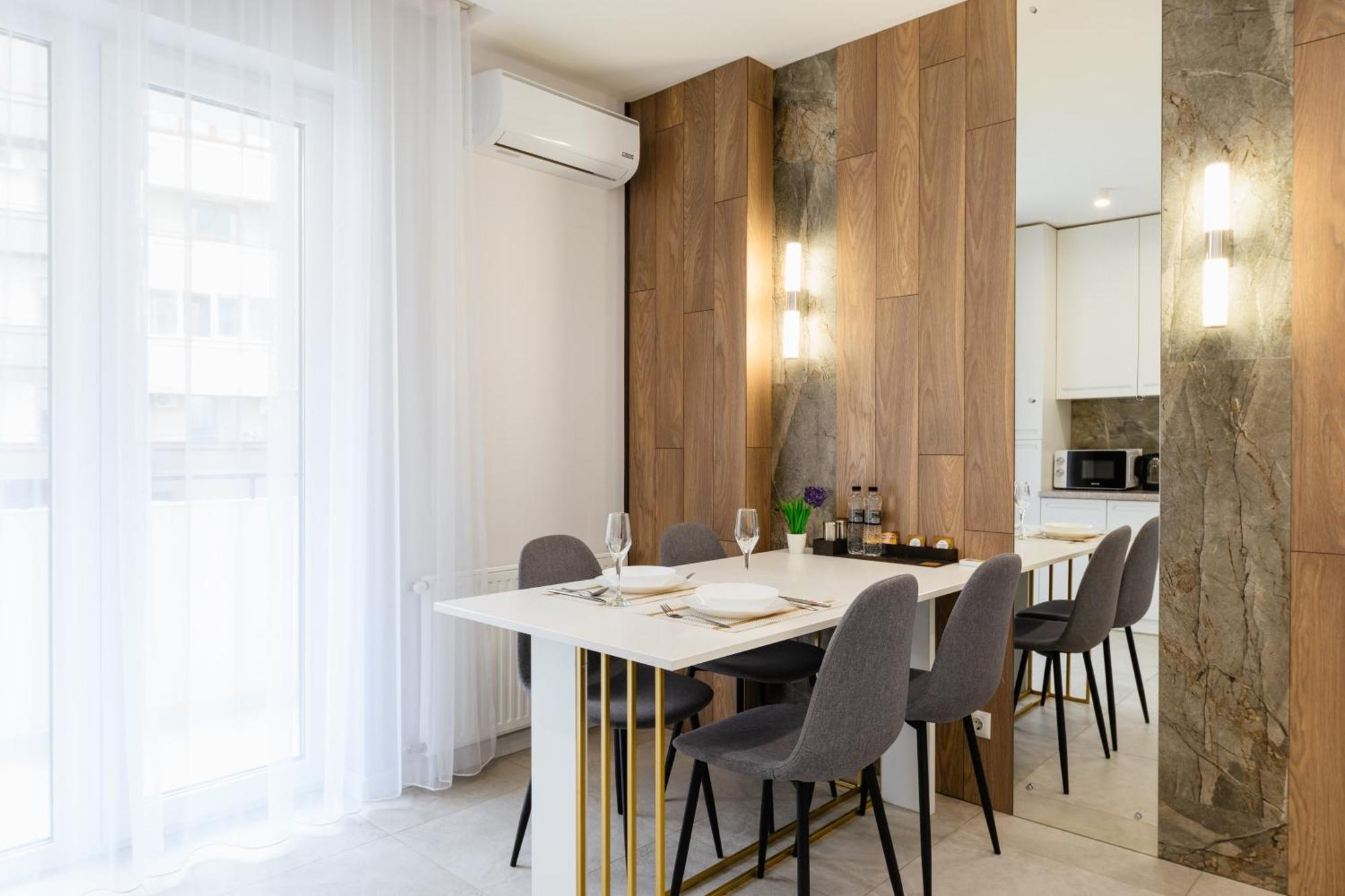 Luxury Apartments “Bozdosh” ウージュホロド エクステリア 写真
