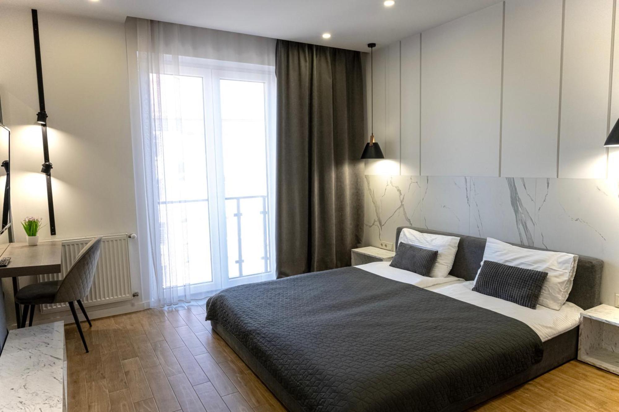 Luxury Apartments “Bozdosh” ウージュホロド エクステリア 写真